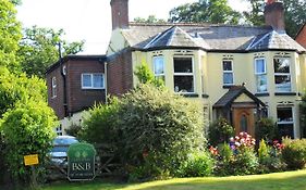 Twin Oaks Guest House